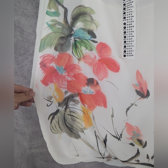 Charlie B Medium Blouse With Tank Made In Italy White With Floral Design - Picture 3 of 11